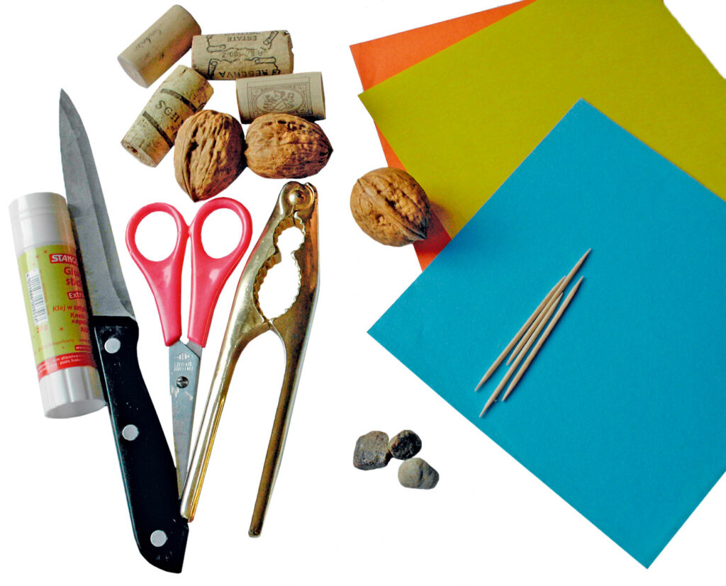 Schiff aus Nussschalen basteln Material