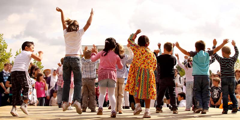 Abschiedsfest im Kindergarten, Kinder tanzen