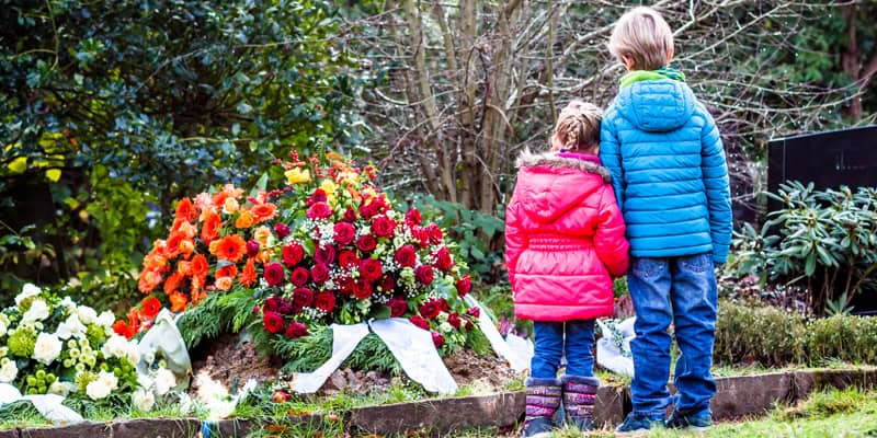 Dürfen Kinder an einem Begräbnis teilnehmen?