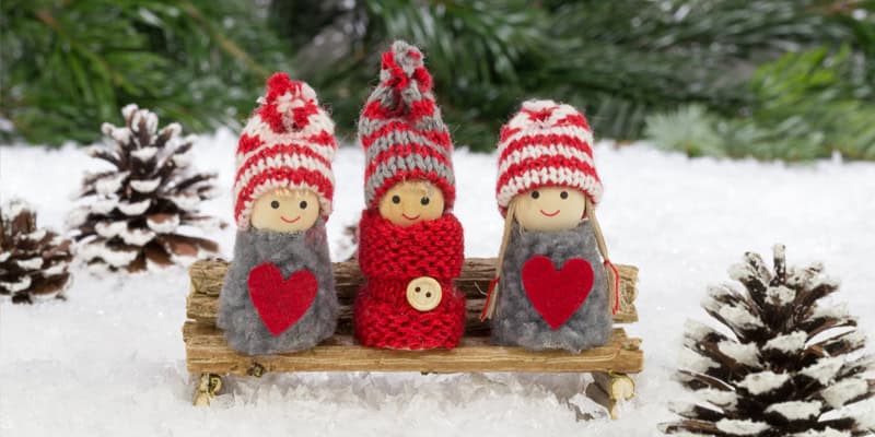 Es weihnachtet sehr …, drei Wichtel auf einer Bank