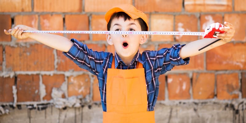 Kita-Wettbewerb des Handwerks, Junge mit Maßband