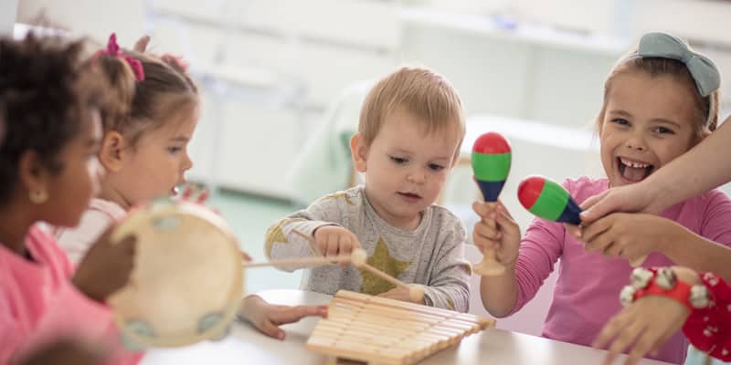 Vivaldi für Kinder – Der Frühling, Kinder, die musizieren